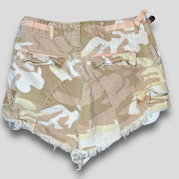 WE THE FREE BOHO FESTIVAL DENIM DESERT CAMO FRINGE FRAY HEM SHORTS 4 - Picture 2 of 9